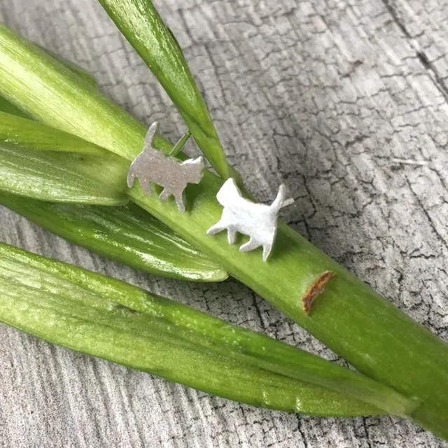 925 STERLING SILVER SMALL WALKING CAT STUD EARRINGS