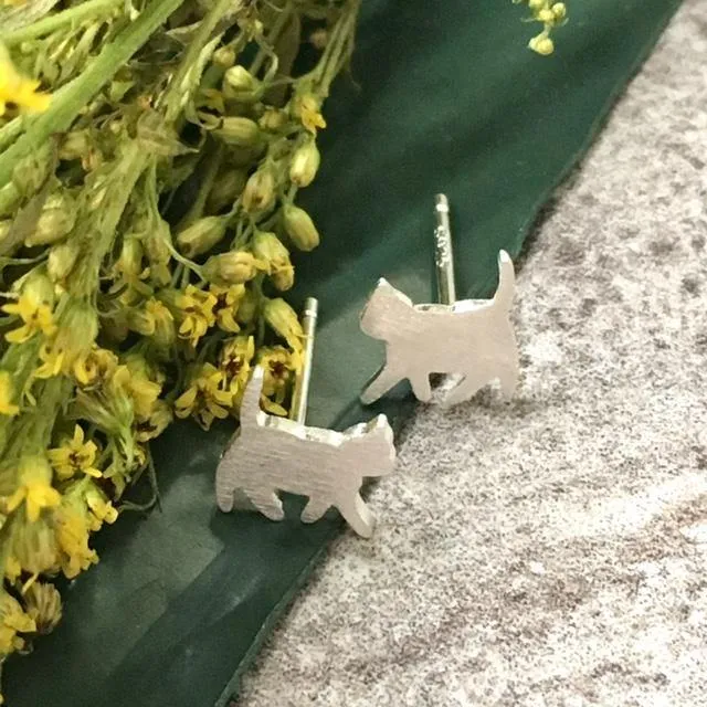 925 STERLING SILVER SMALL WALKING CAT STUD EARRINGS