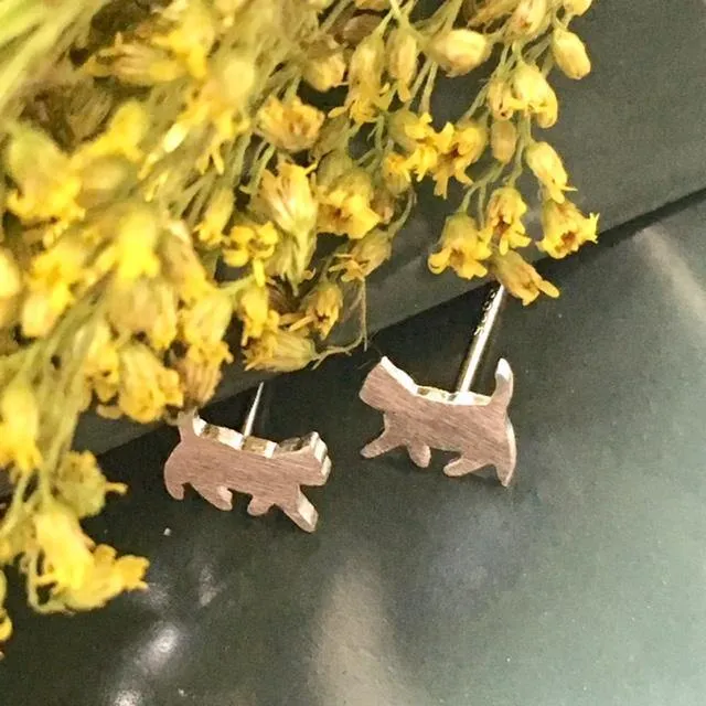 925 STERLING SILVER SMALL WALKING CAT STUD EARRINGS