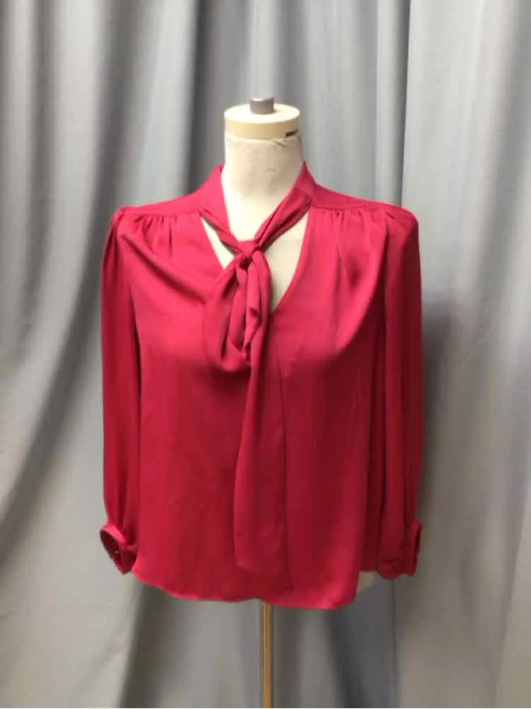 BANANA REPUBLIC SIZE MEDIUM PET Ladies BLOUSE