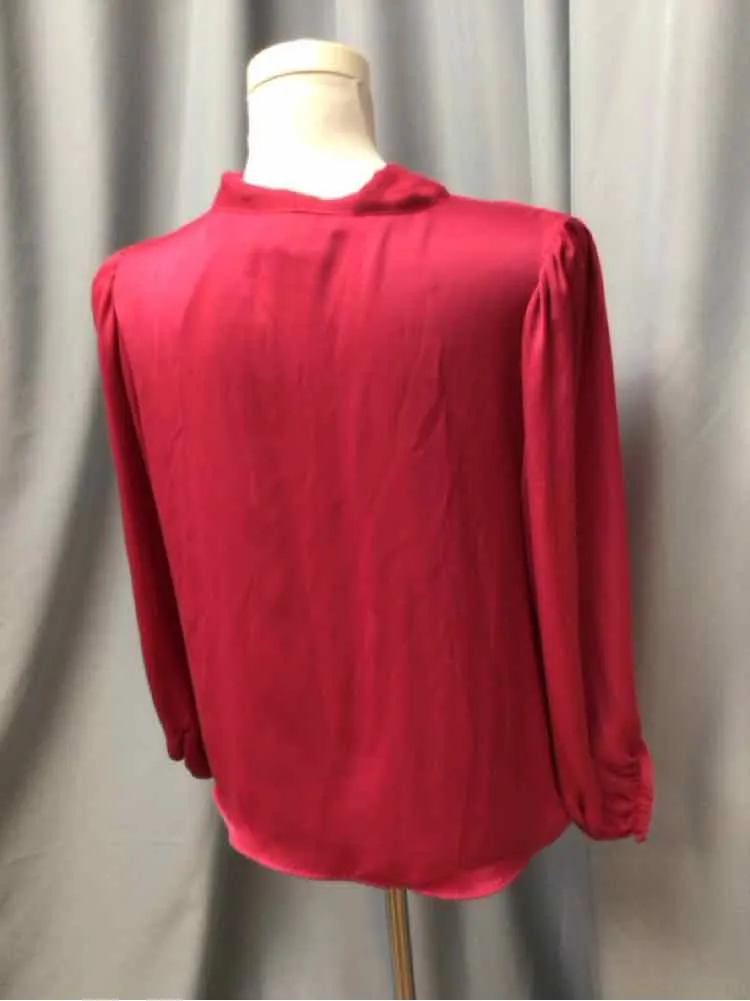 BANANA REPUBLIC SIZE MEDIUM PET Ladies BLOUSE